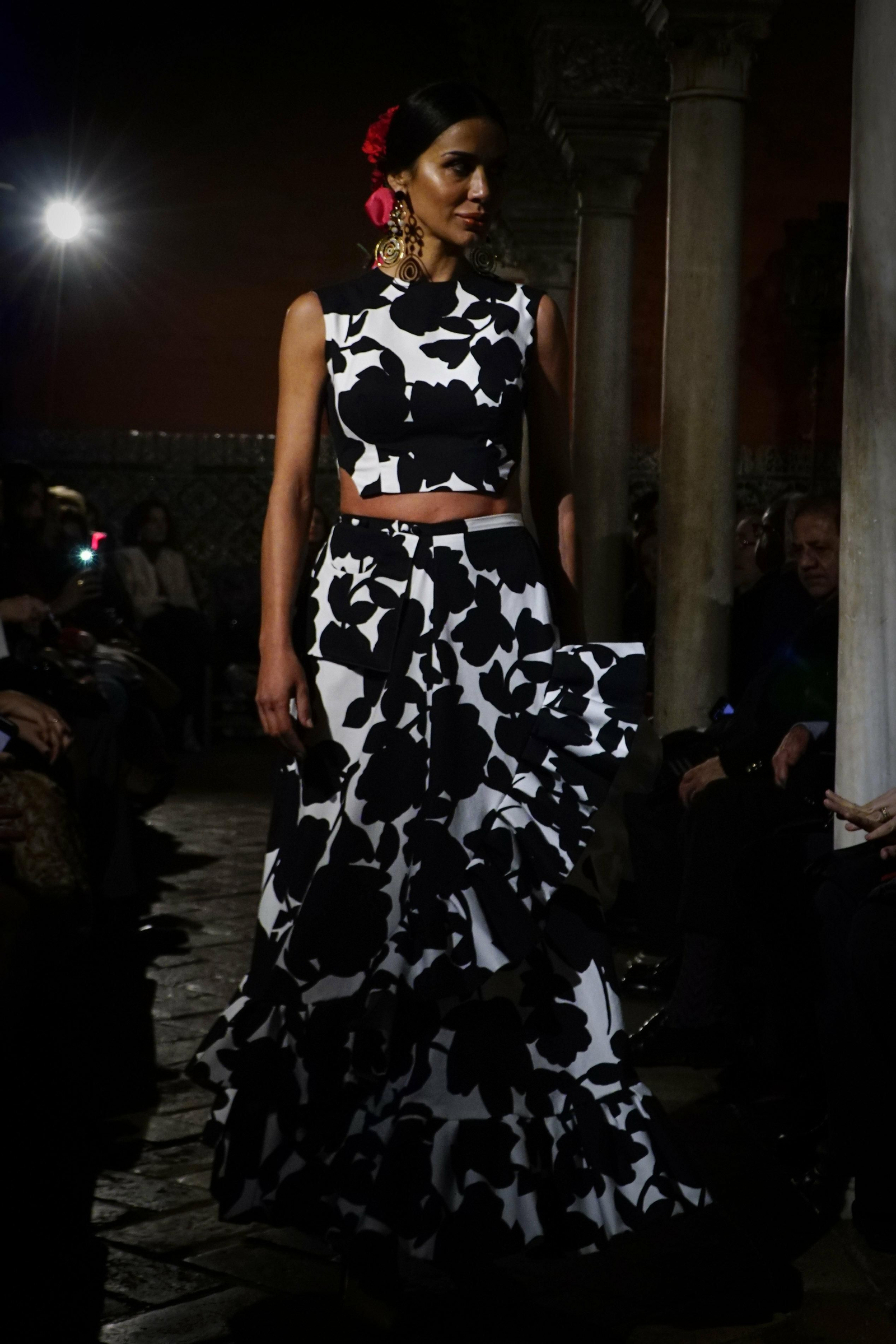 Se abre la temporada de moda flamenca 2020: todas las fotos del desfile de Lina 1960