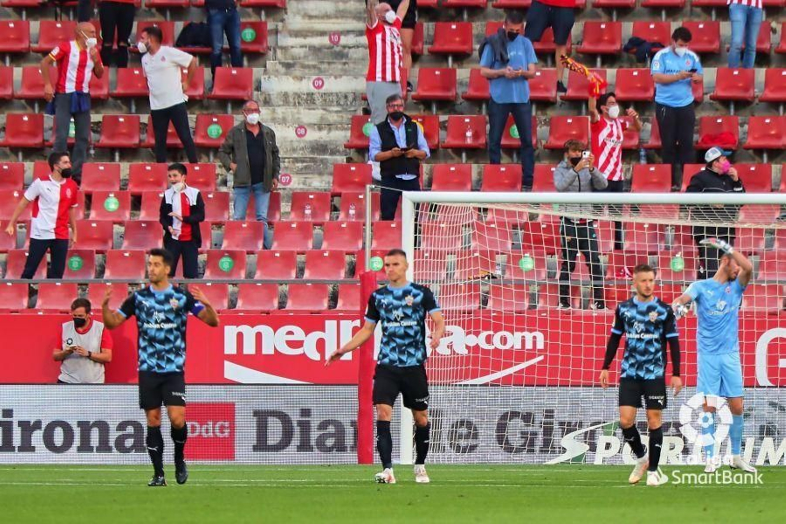 Gestos de entrega y derrota en los jugadores.