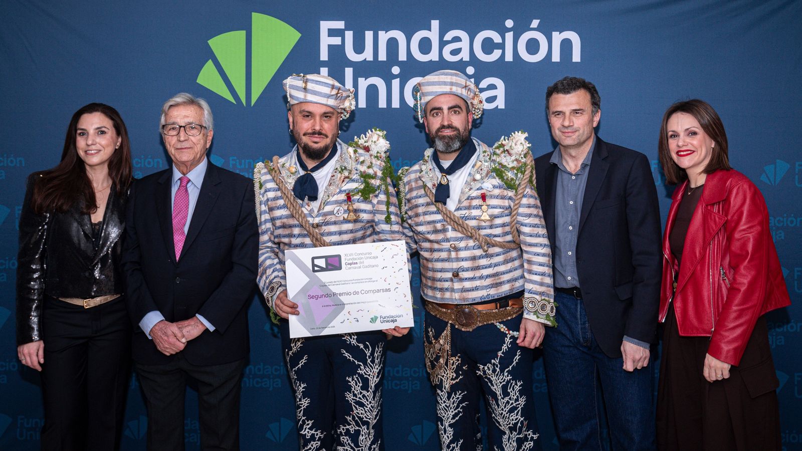 La comparsa 'OBDC. Me quedo contigo!' recibe el segundo premio de comparsas del XLVII Concurso Fundación Unicaja Coplas del Carnaval Gaditano.