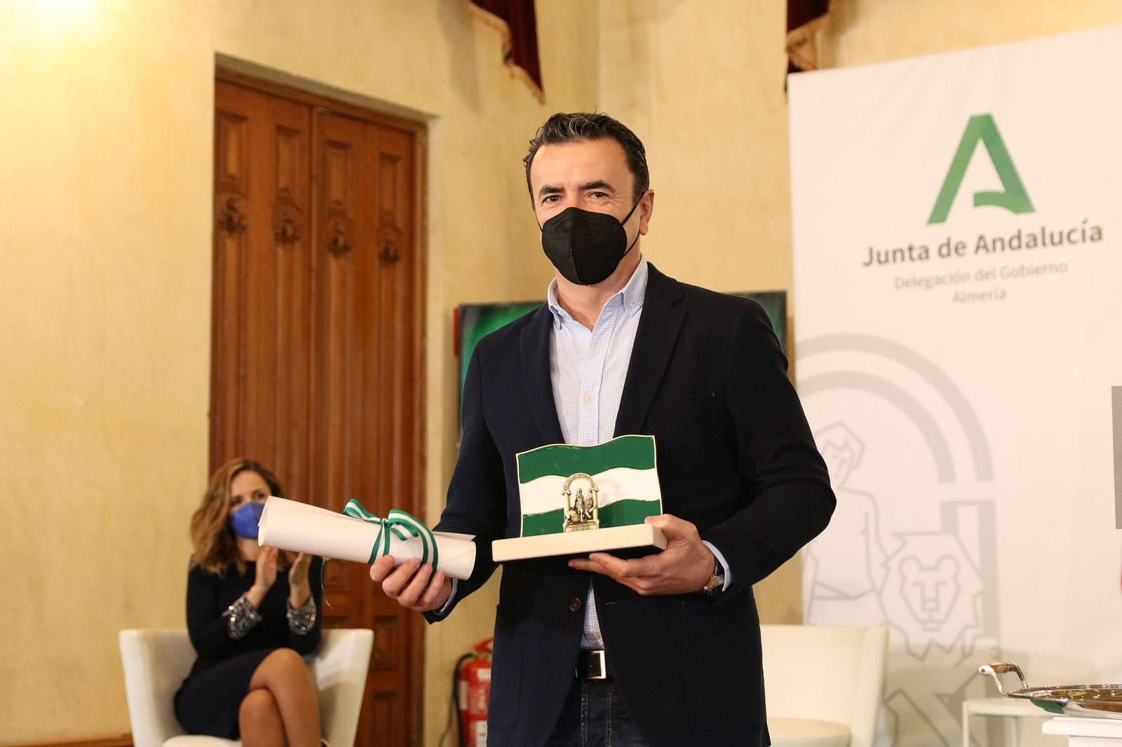 Fotogalería de la entrega de banderas por el Día de Andalucía