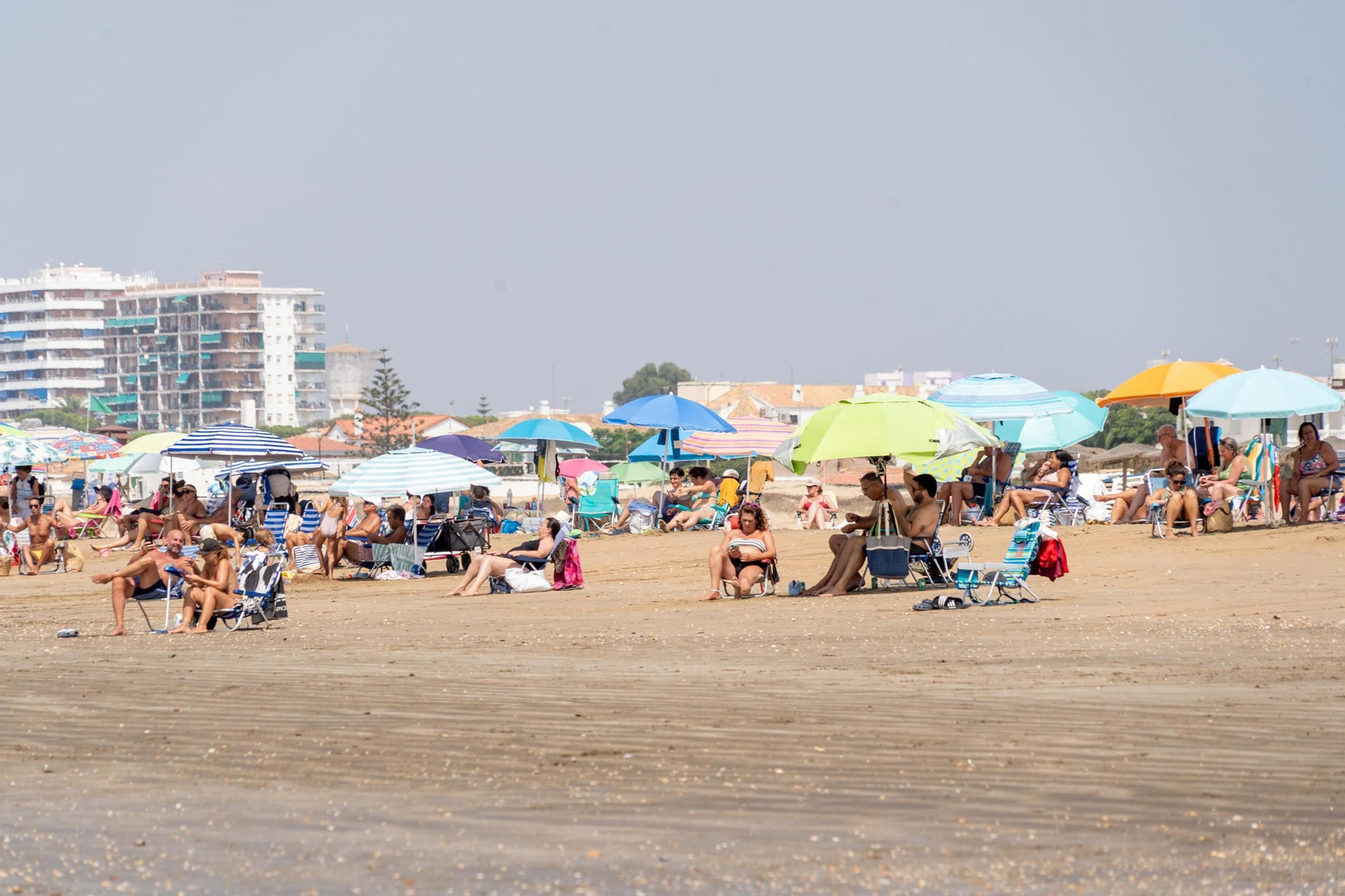 El ambiente de las playas de Huelva el domingo 24 de agosto
