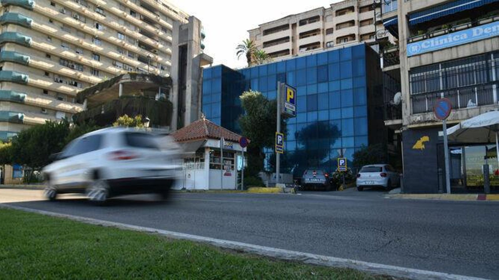 El parking Escalanita -a la izquierda- y las oficinas adjuntas.