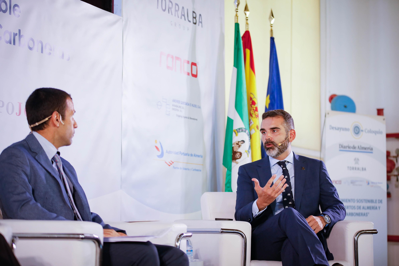 Imágenes del desayuno informativo