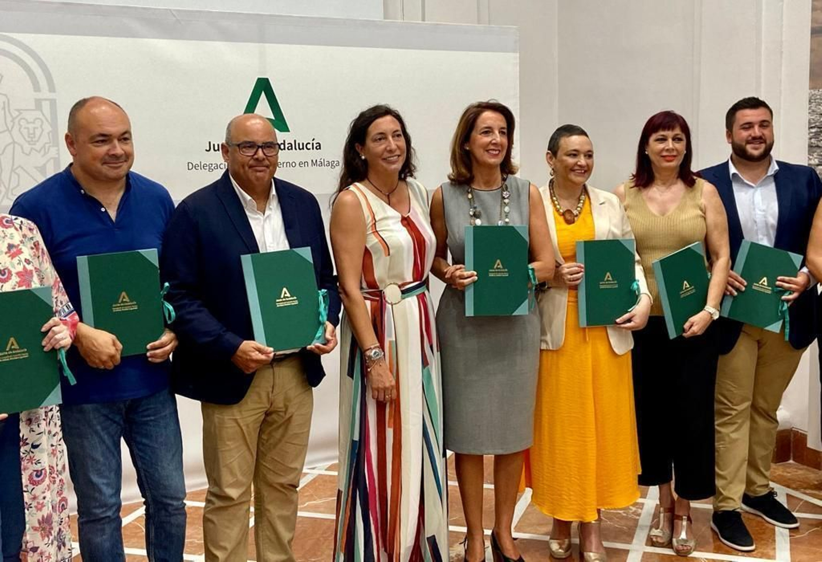 Firma del convenio de transformación digital e innovación social por parte del Ayuntamiento de Vélez-Málaga Firma del convenio de transformación digital e innovación social por parte del Ayuntamiento de Vélez-Málaga