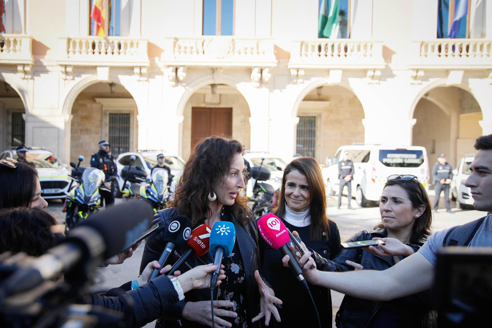 Presentación vehículos y motos policía local en imágenes