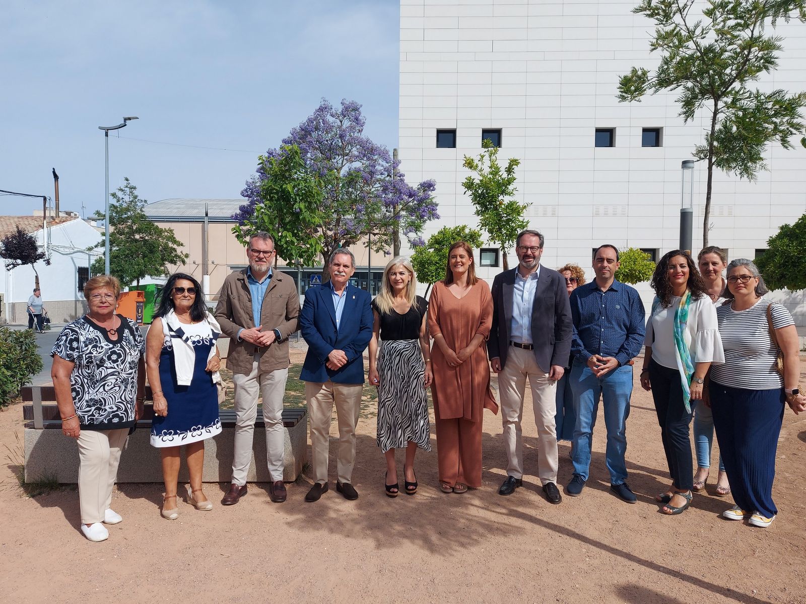 Patricia del Pozo, en el centro, durante su visita a Baena.