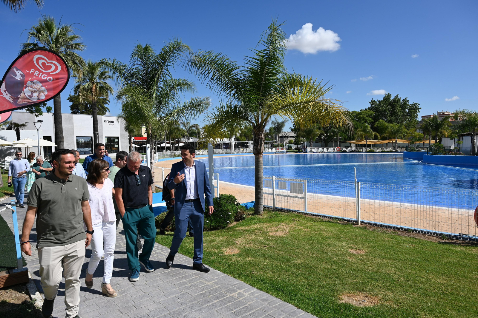 Apertura de piscinas en Arena Village