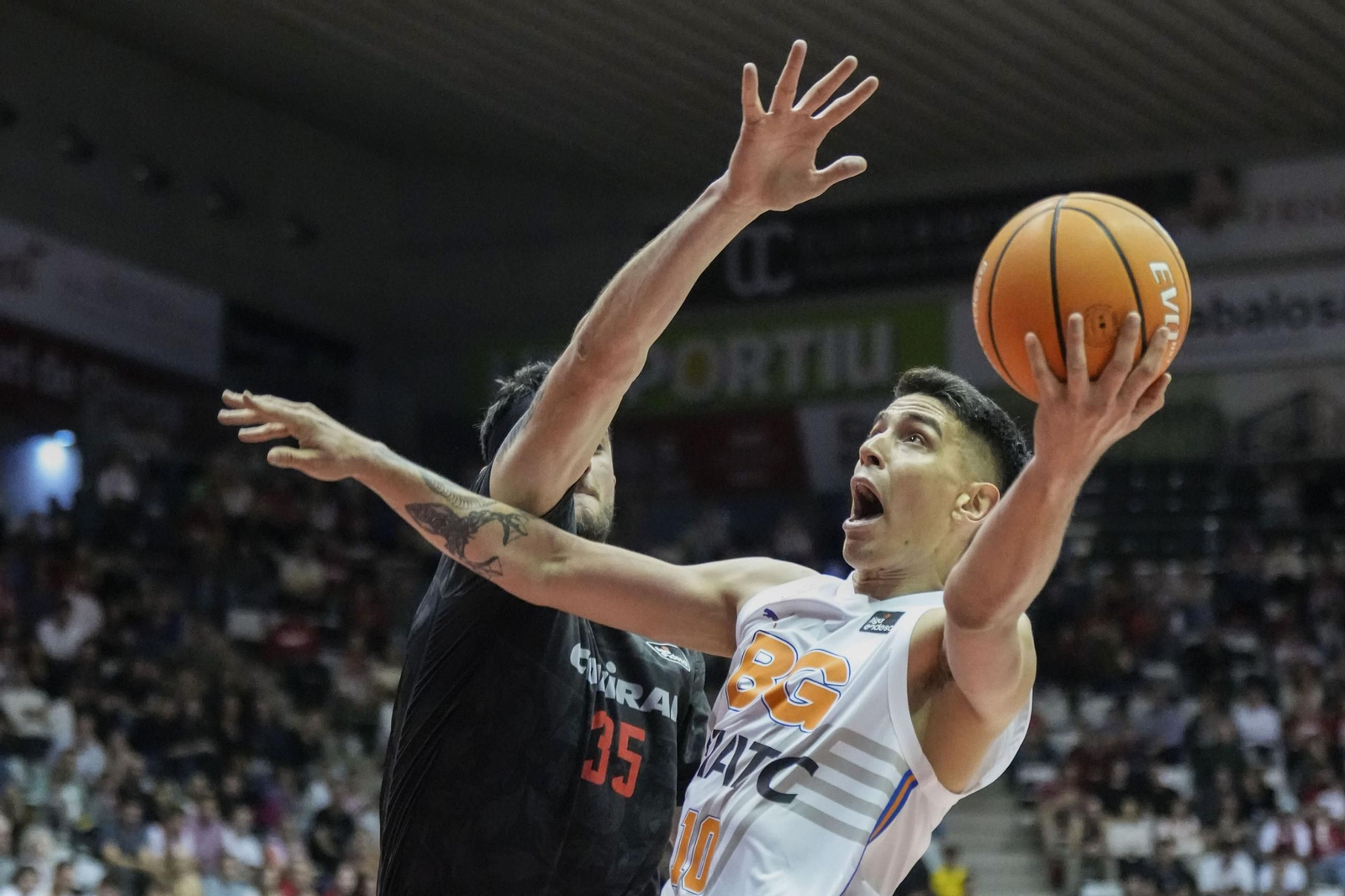 Las imágenes del Bàsquet Girona-Covirán Granada
