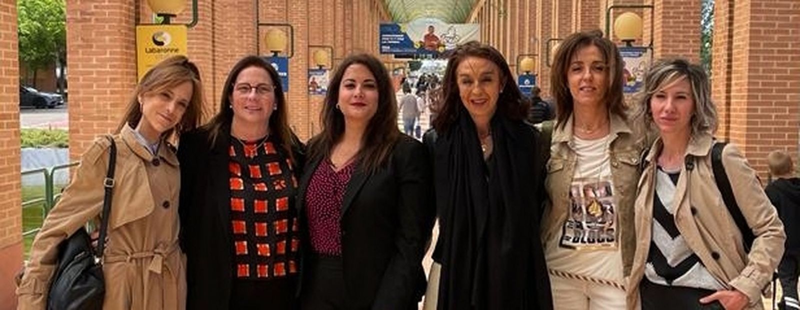 Blanca Corroto, cuarta por la izquierda, junto a otras mujeres de Asaja.