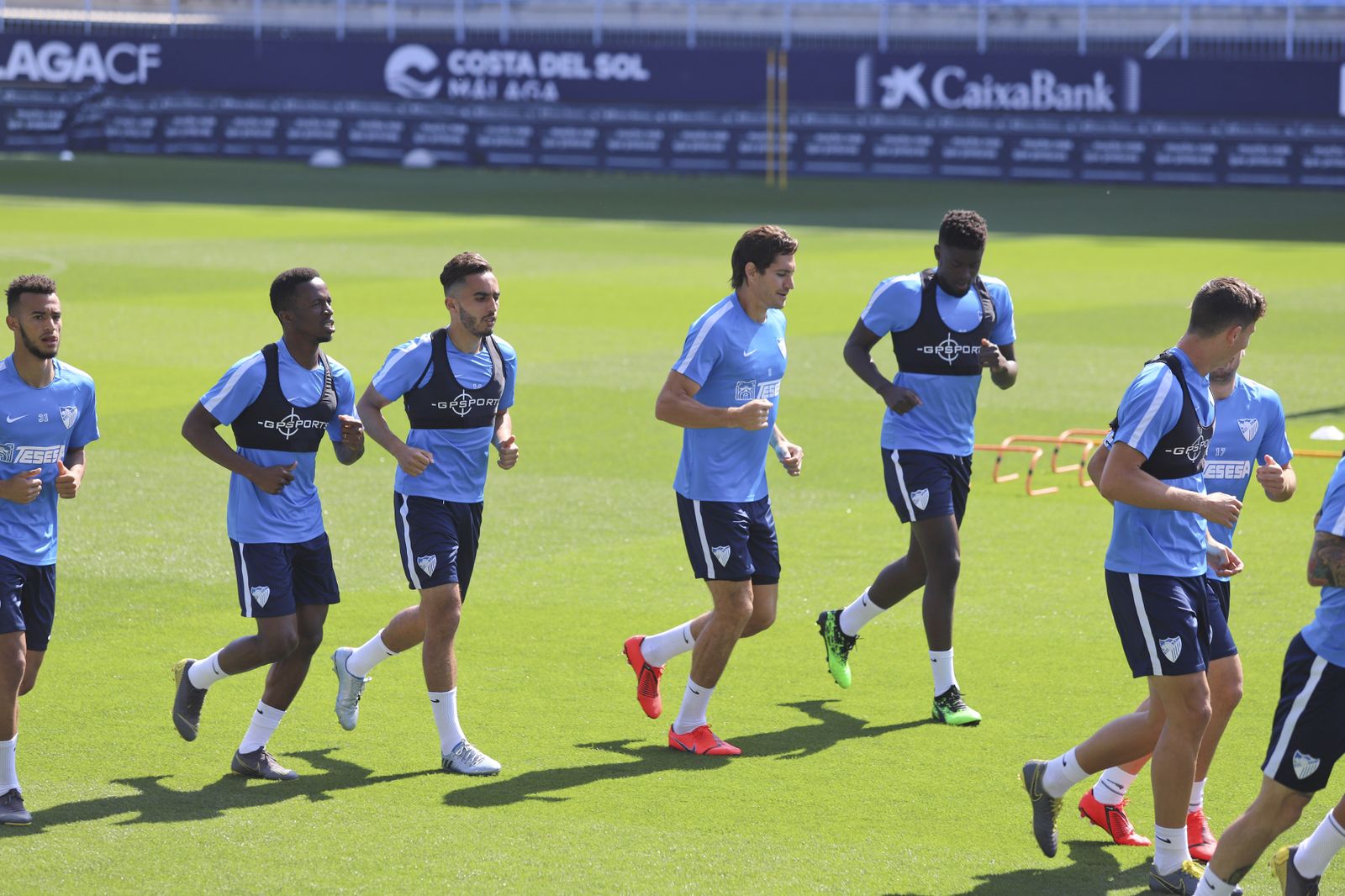 Varios jugadores del Málaga en el entrenamiento de este jueves.