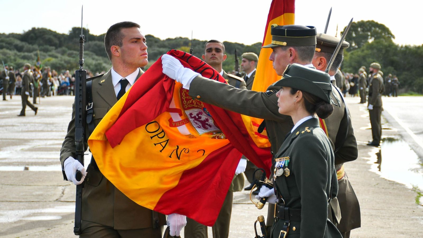 Jura de bandera en el acuartelamiento de Camposoto, en San Fernando