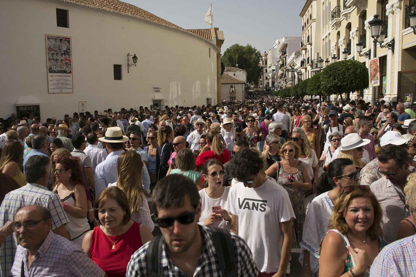 Alrededores de la plaza de toros de Ronda durante la Feria de Pedro Romero