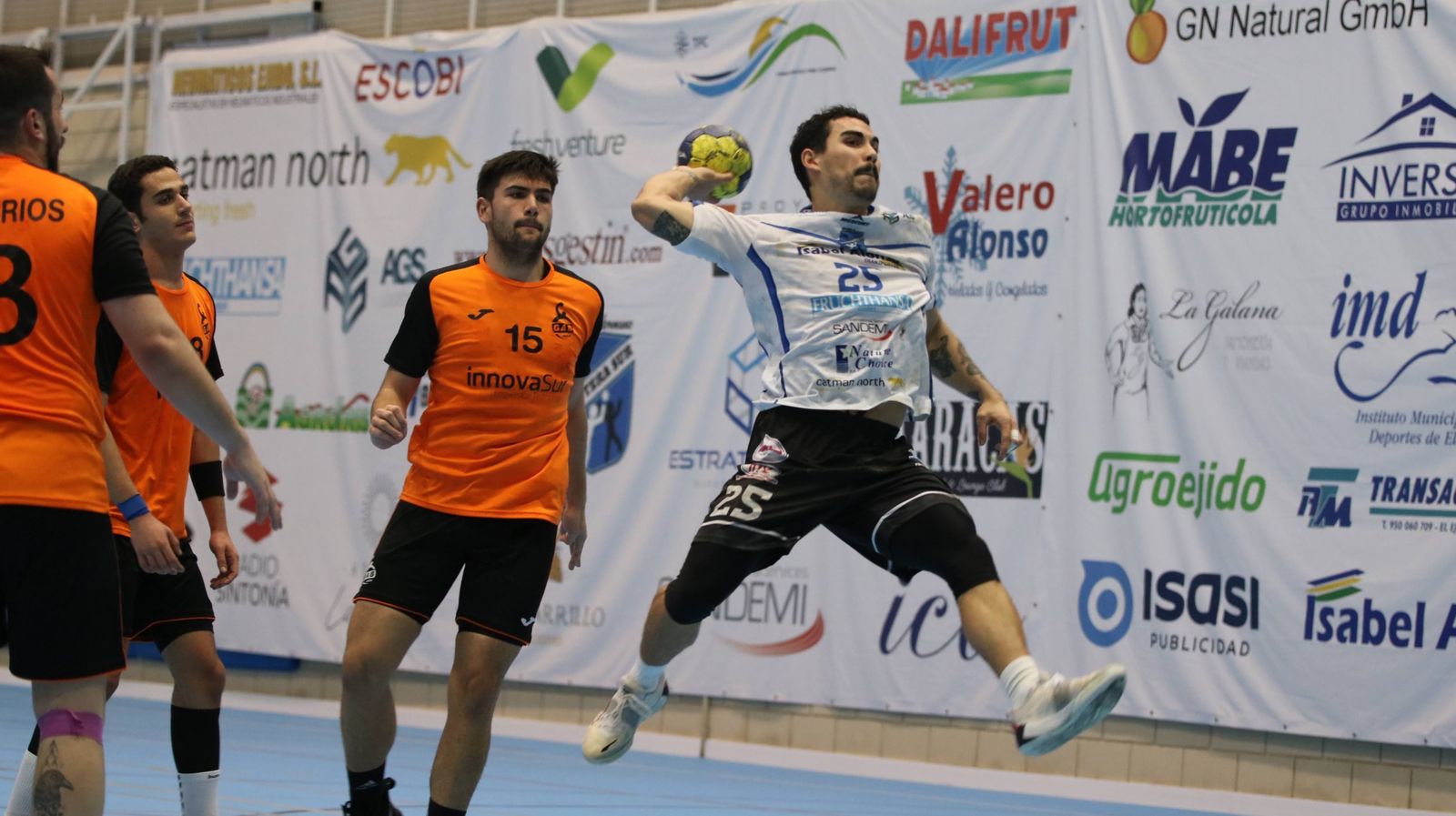 El equipo almeriense solventó su última salida del curso con una victoria