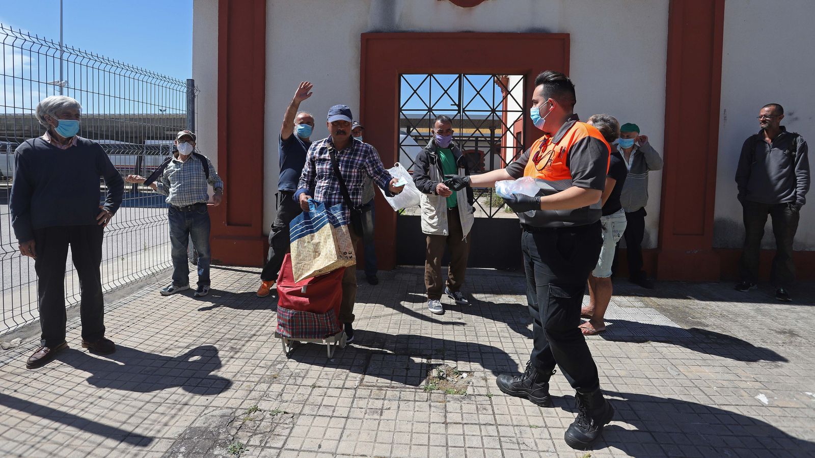 Los fogones que preparan los menús del Comedor del Carmen de Algeciras
