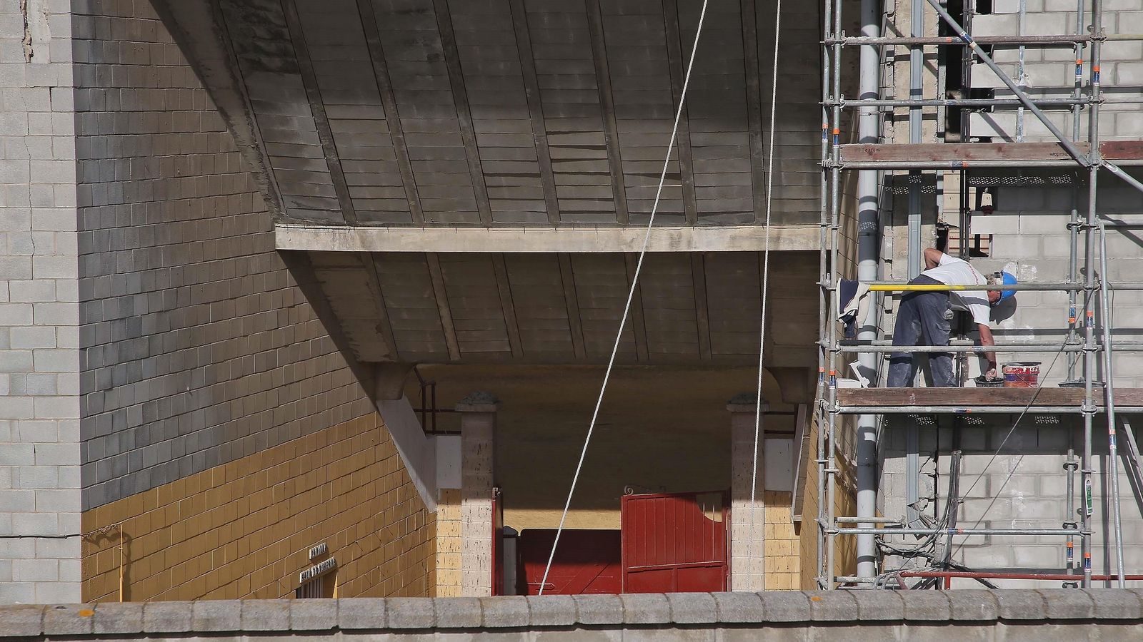 Obras en la trasera de la plaza de toros La Montera, en 2023.