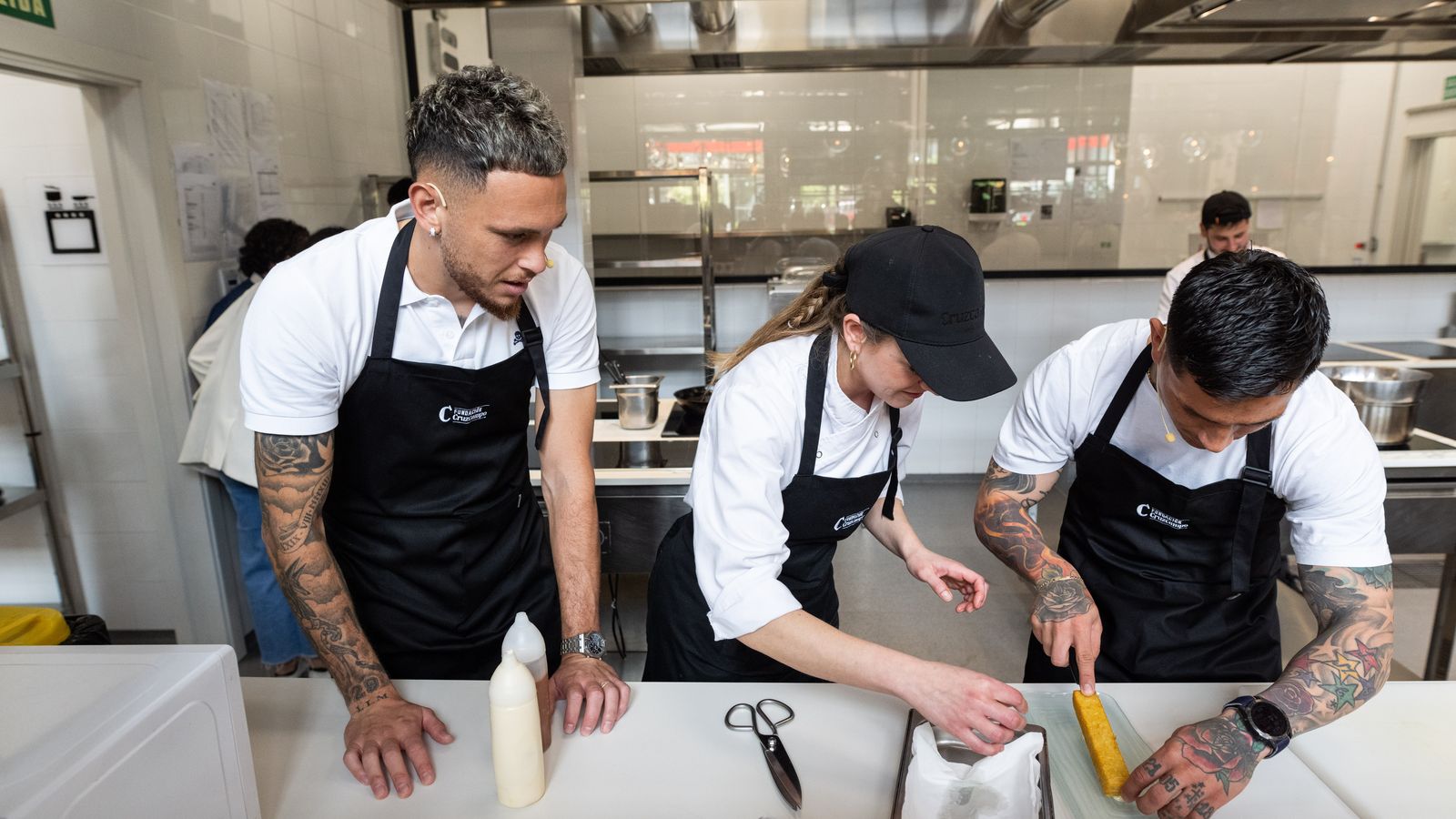 Las fotos de jugadores del Betis y del Sevilla en la Cruzcampo