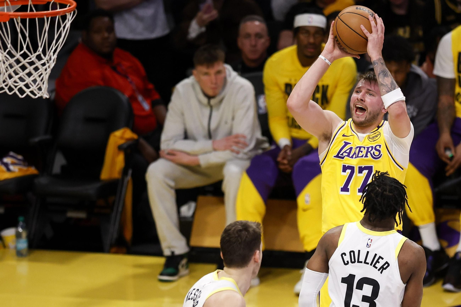 Las fotos del debut de Doncic con los Lakers