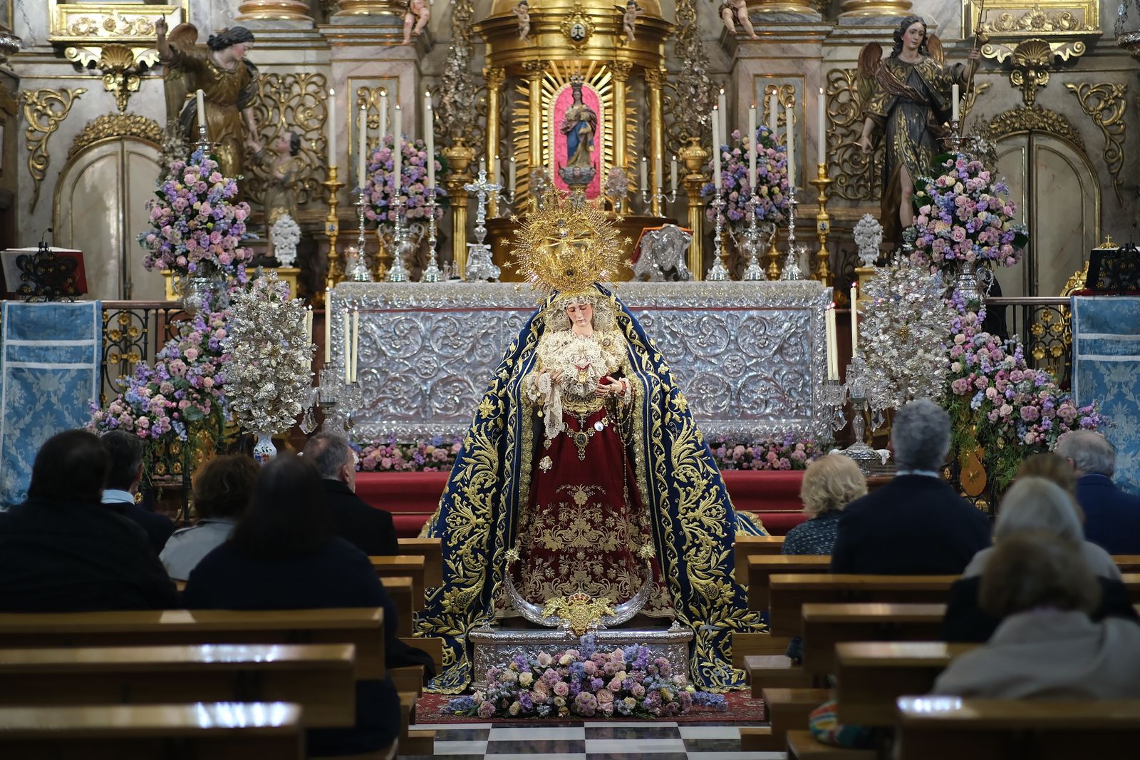 Las imágenes de la veneración a la Virgen de la Salud del Santo Ángel