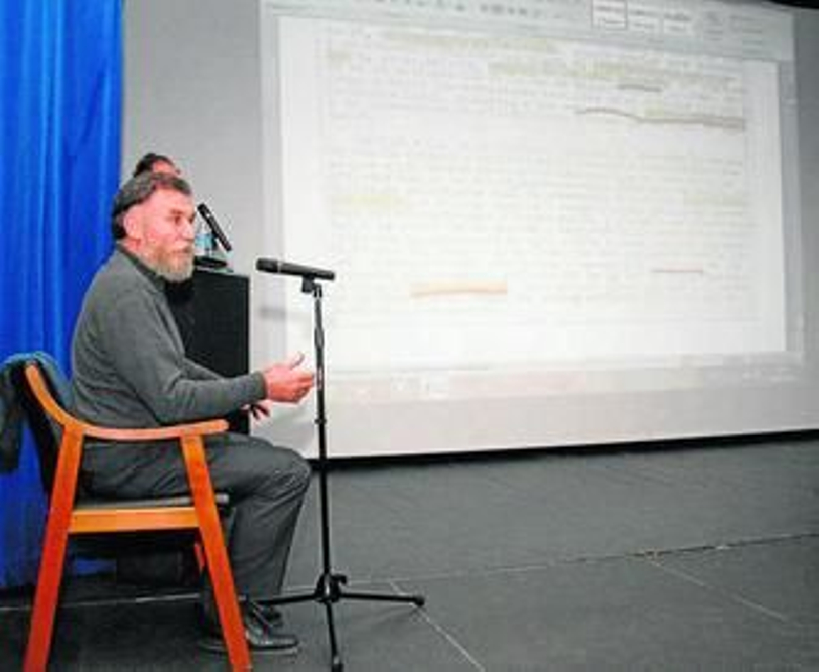 Adolfo Bosch, durante la charla que ofreció el jueves en la Casa de la Cultura.