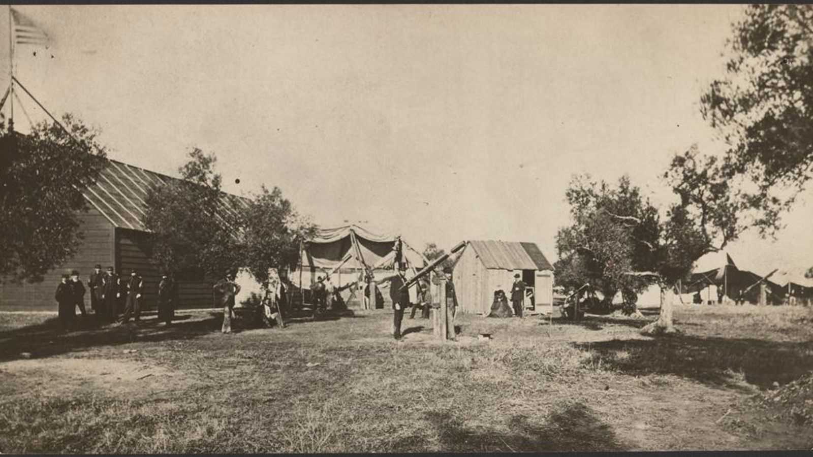 Los astrónomos en el Olivar de Buena Vista.
