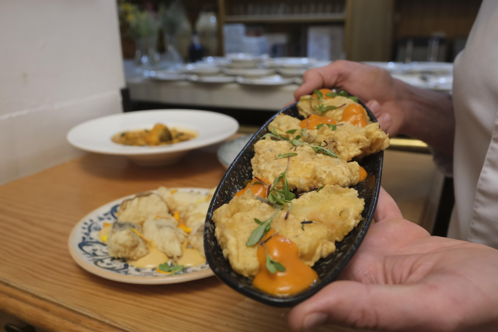 Bacalao frito en salsa de tomate picante