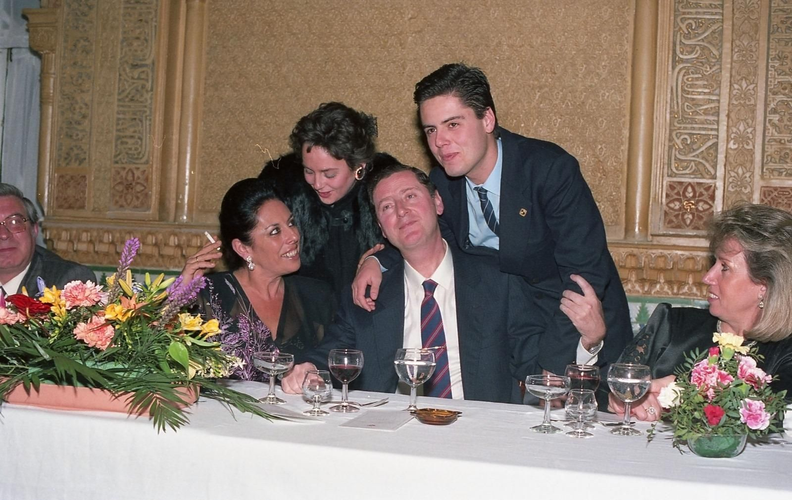 Jose Luis Kastiyo y Maribel Calvin junto a sus hijos en las bodas de oro del matrimonio Jose Luis Kastiyo y Maribel Calvin junto a sus hijos en las bodas de oro del matrimonio
