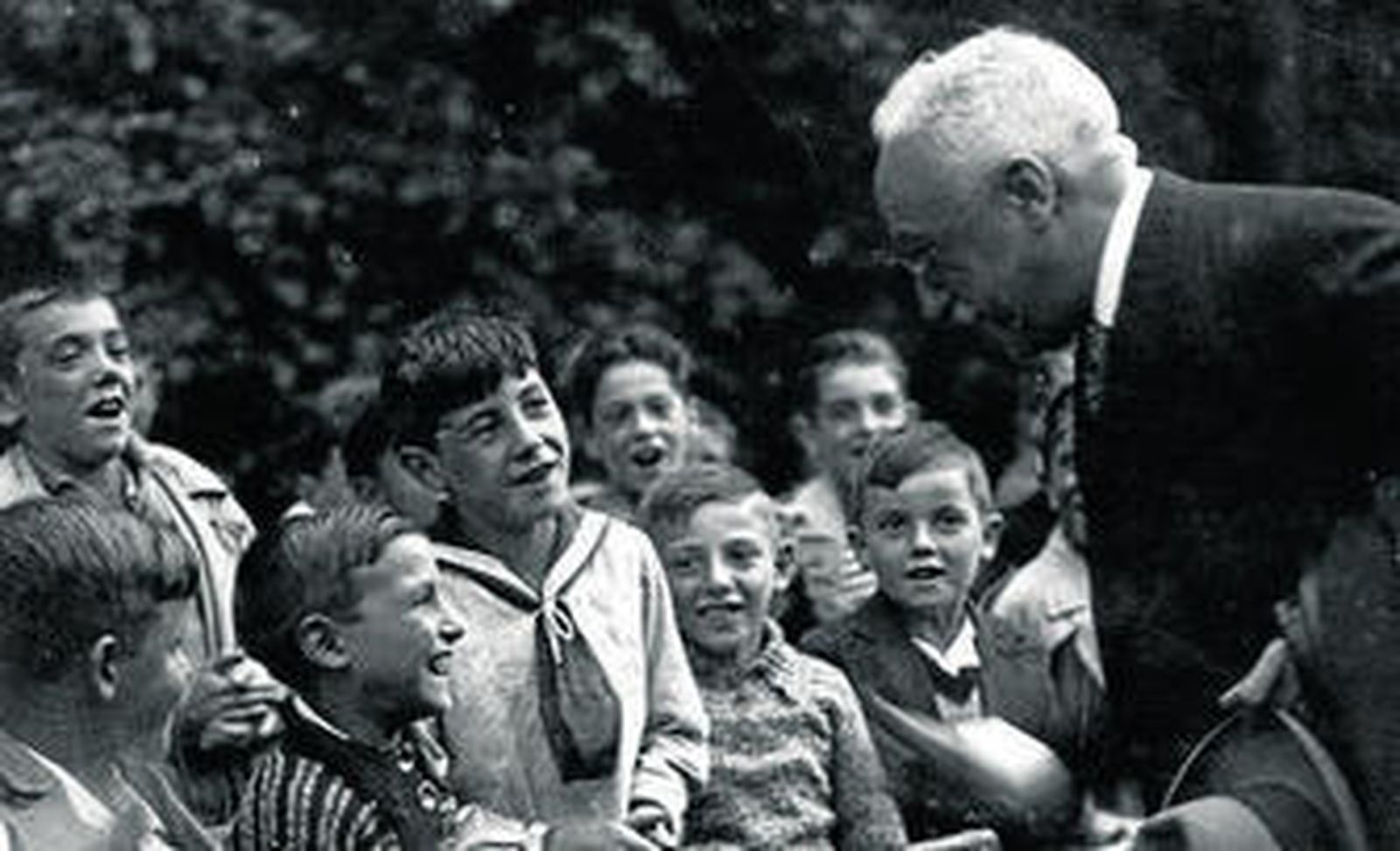 Una de las imágenes de la muestra, una visita a Vizcaya en mayo de 1933.