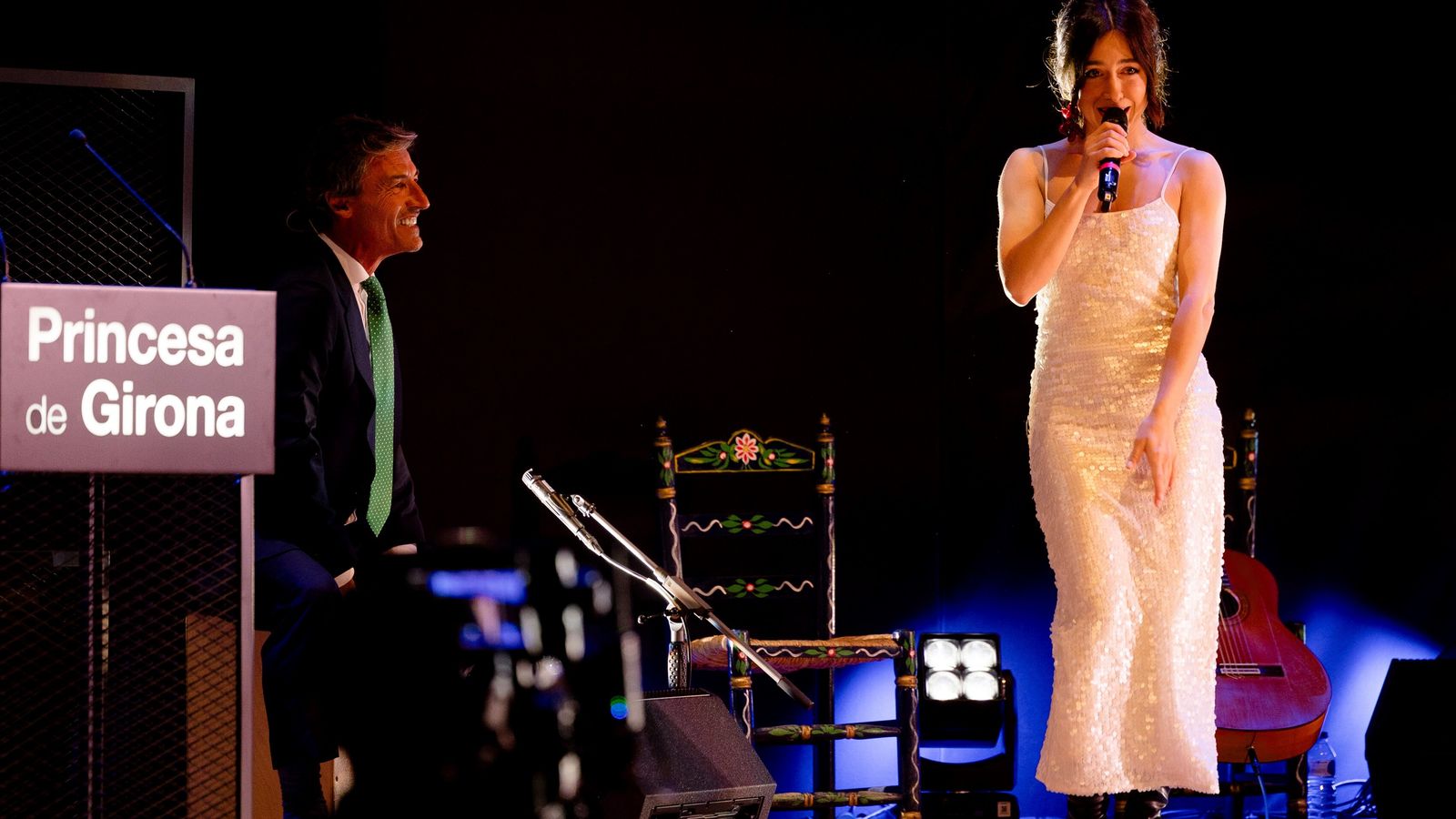 Federico Linares acompañando al cajón a la artista Nía Zalén, en el Palacio de Congresos de Cádiz.