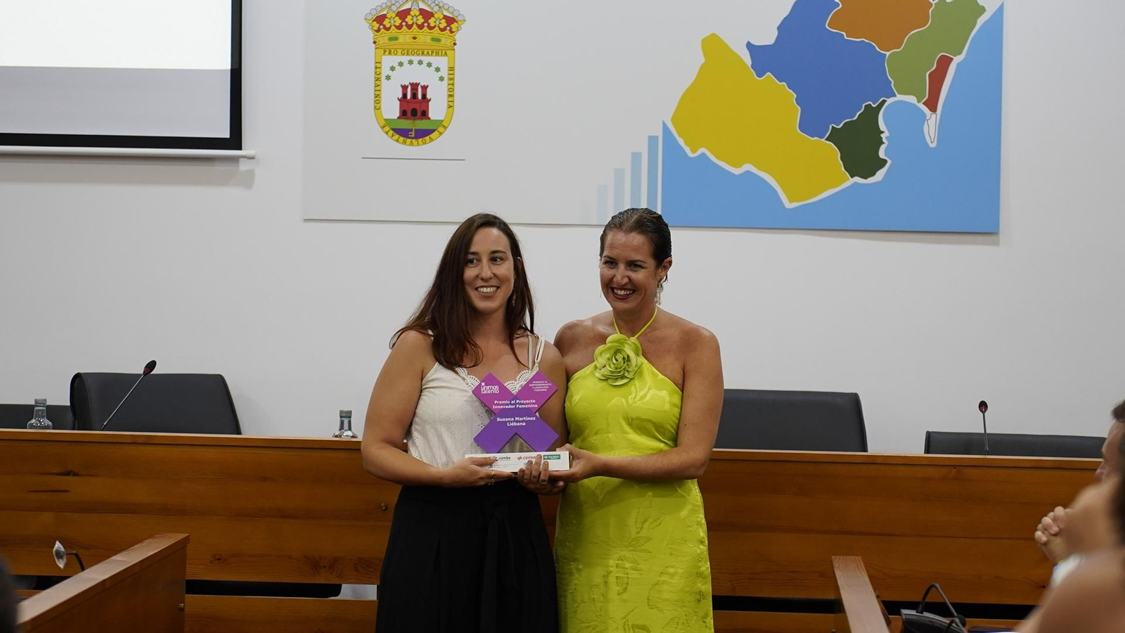 Fotografías de las entregas de los premios al emprendimiento y liderazgo femenino de Cádiz.