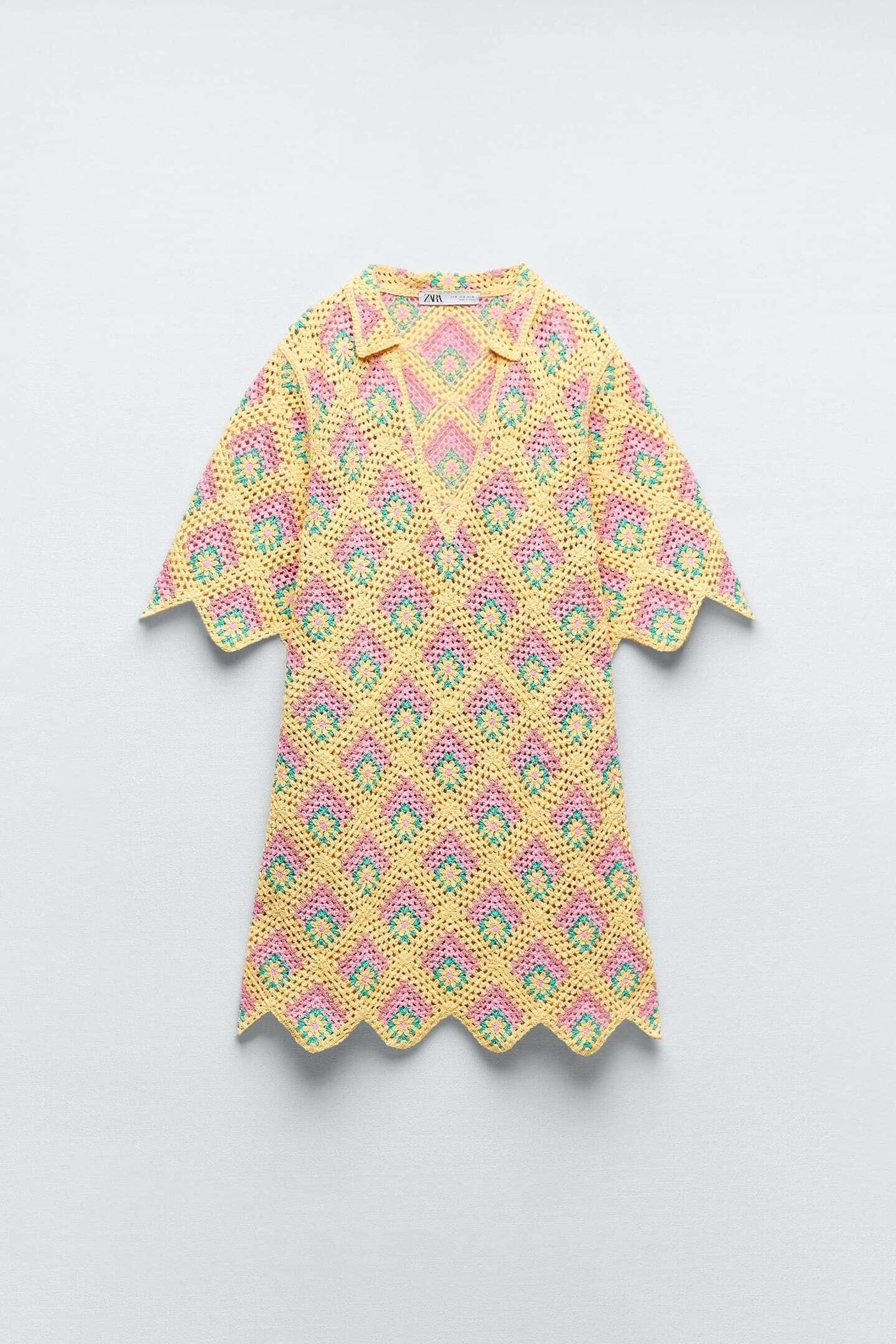 Vestido de crochet con forma geométricas de Zara. Vestido de crochet con forma geométricas de Zara.
