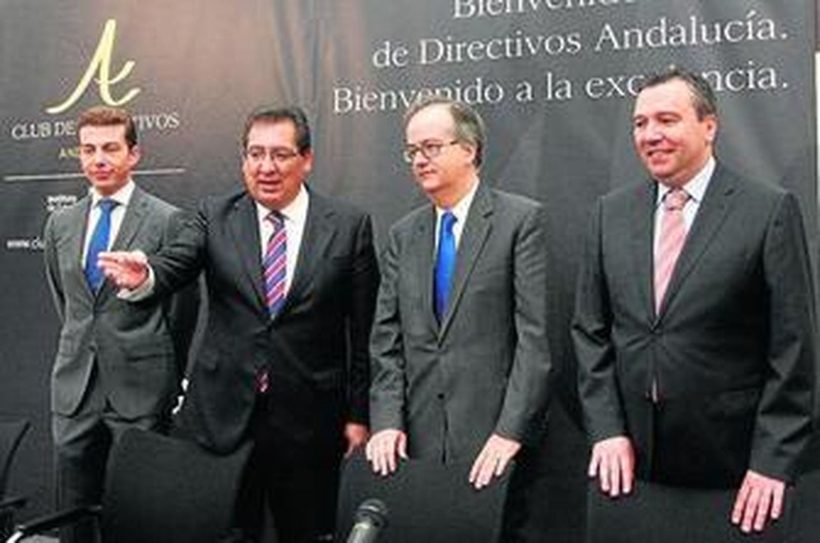 Jerónimo Saavedra, director territorial de RTVE; Antonio Pulido, presidente de la Fundación Cajasol; Simón Pedro Barceló, presidente del Grupo Barceló; y Javier Blanco, director del Instituto de Estudios Cajasol.