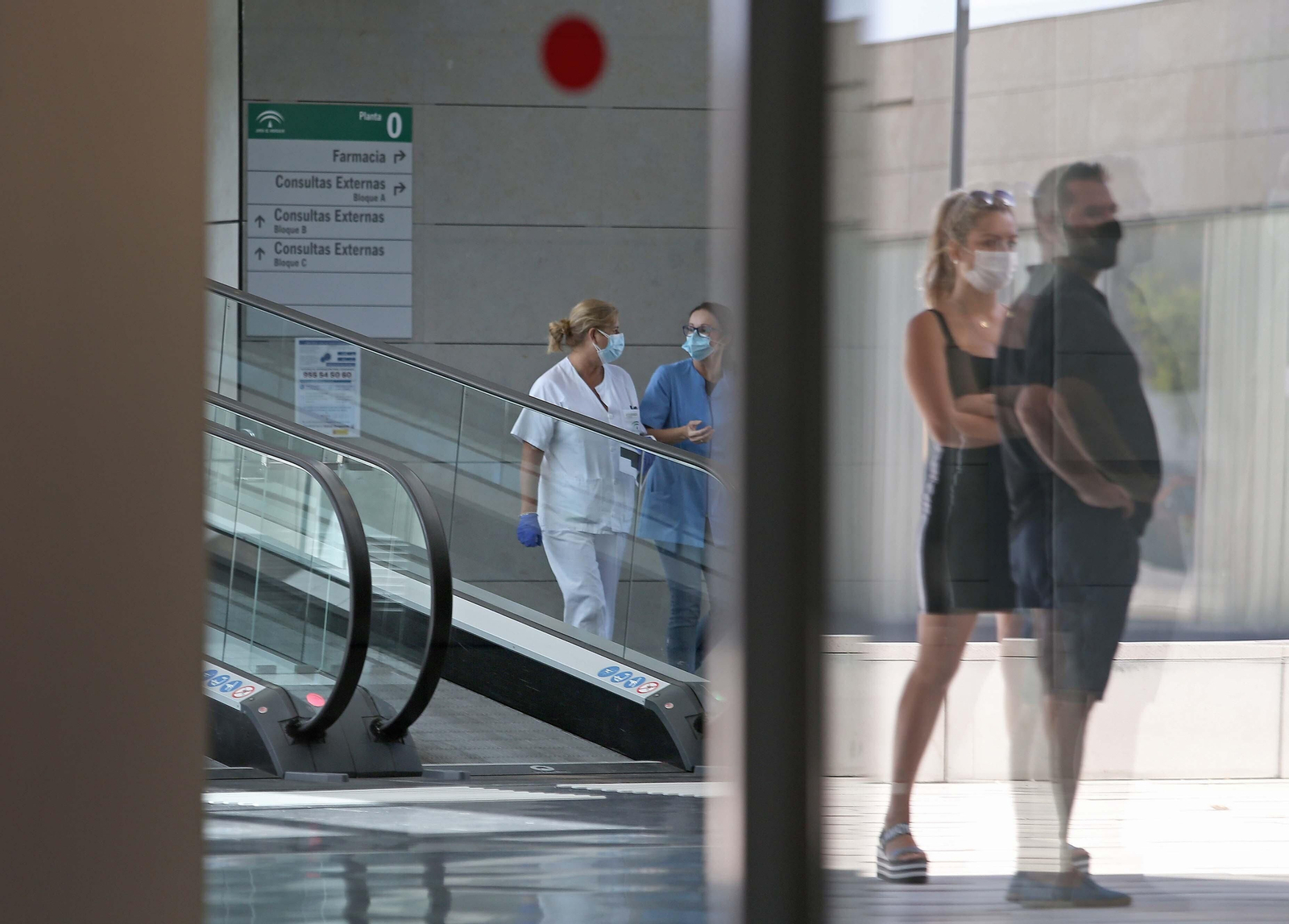 Sanitarios en el Hospital de La Línea.
