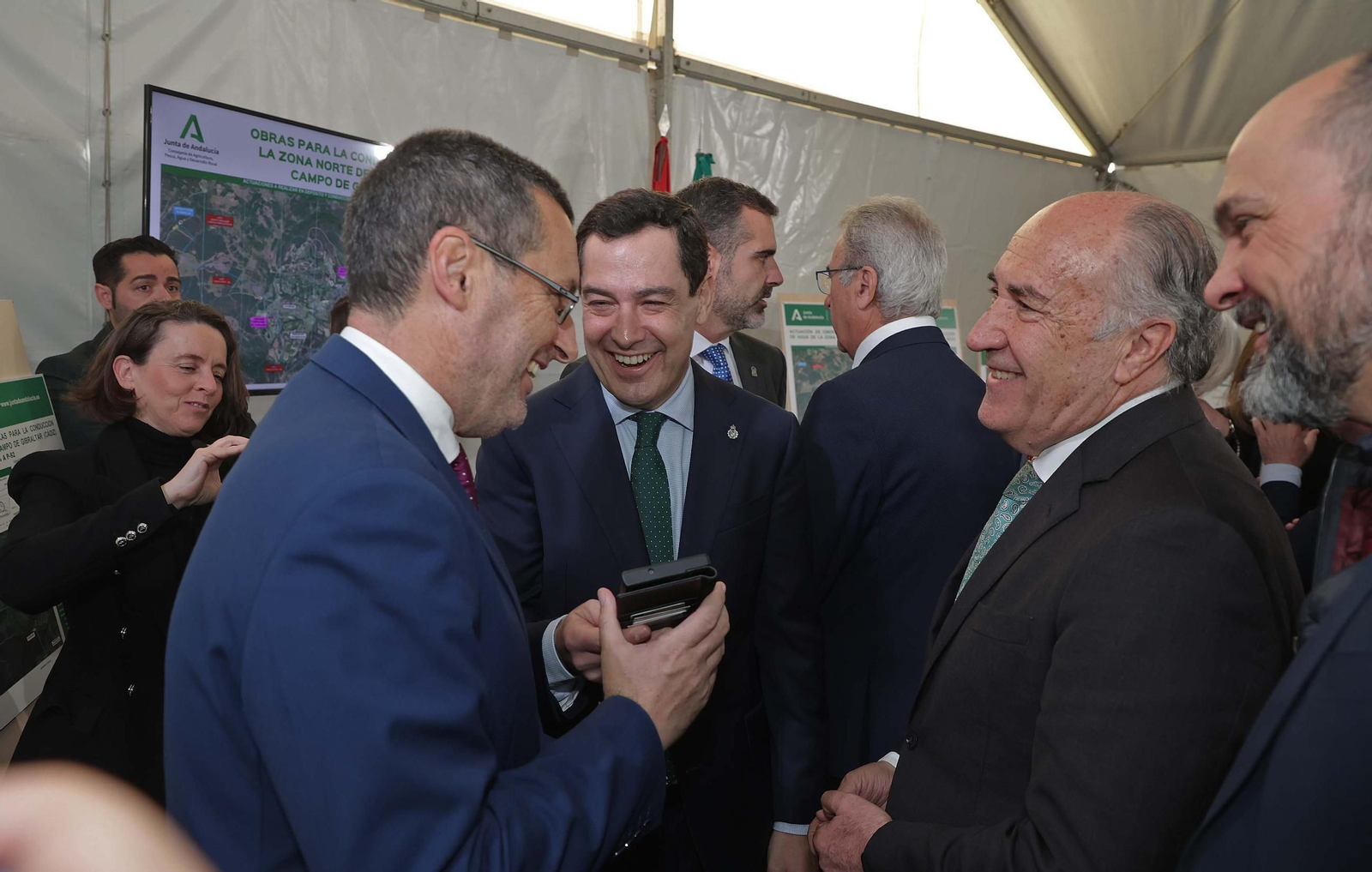 Juanma Moreno inaugura en Castellar la nueva tubería de agua para abastecer la zona norte de San Roque y el Valle del Guadiaro, en imágenes