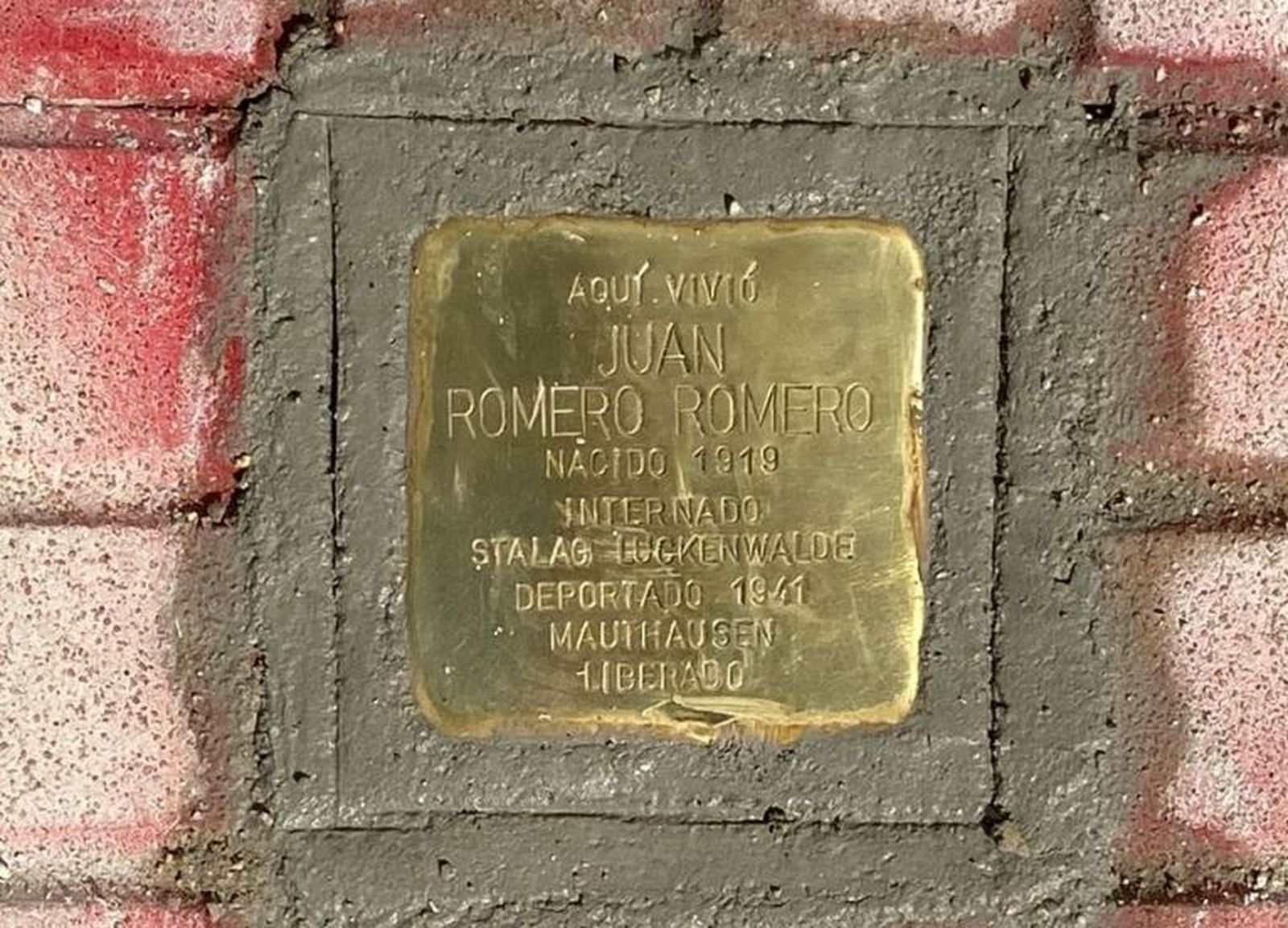 Un adoquín de la memoria en Torrecampo.