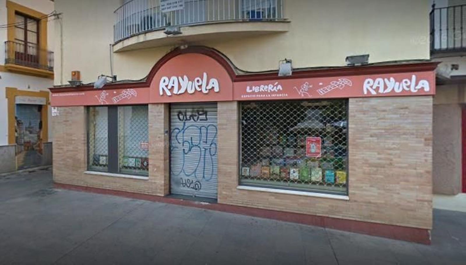Fachada de la librería Rayuela.
