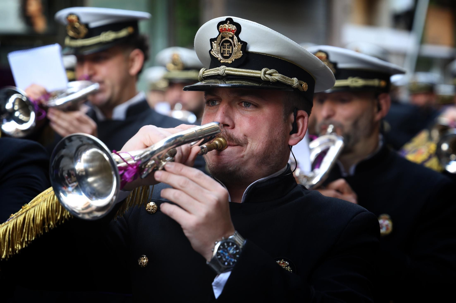 Las mejores imágenes del Lunes Santo en Huelva: Hermandad de las Tres Caídas