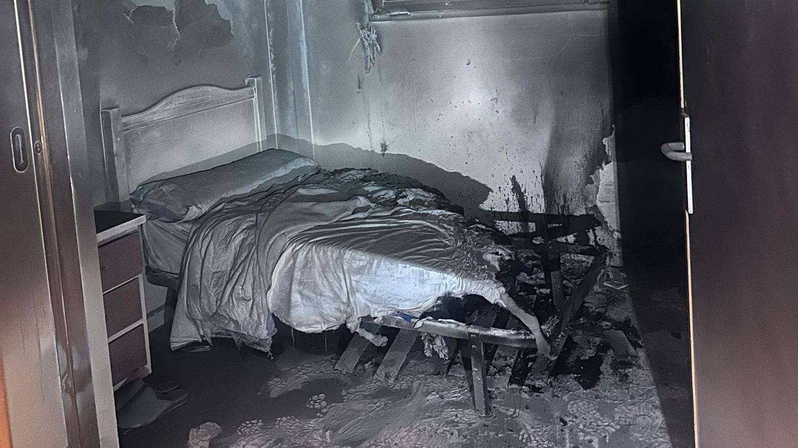 Estado de una de las habitaciones del centro tras el incendio.