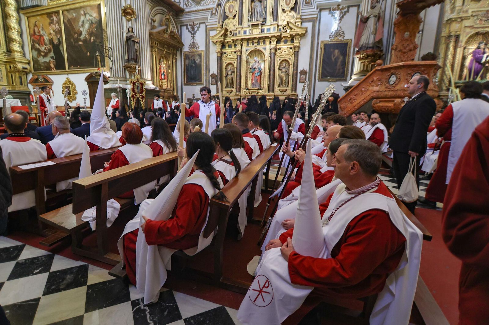 Así vivió Granada la salida de la Hermandad de los Estudiantes 2025