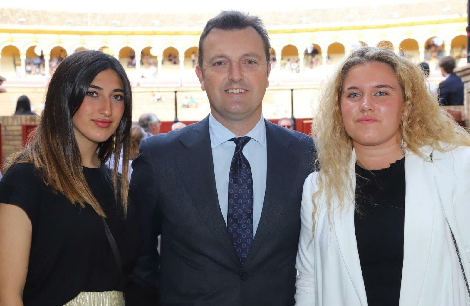 Raúl Gracia “El Tato” con sus hijas, Manuela y Pilar