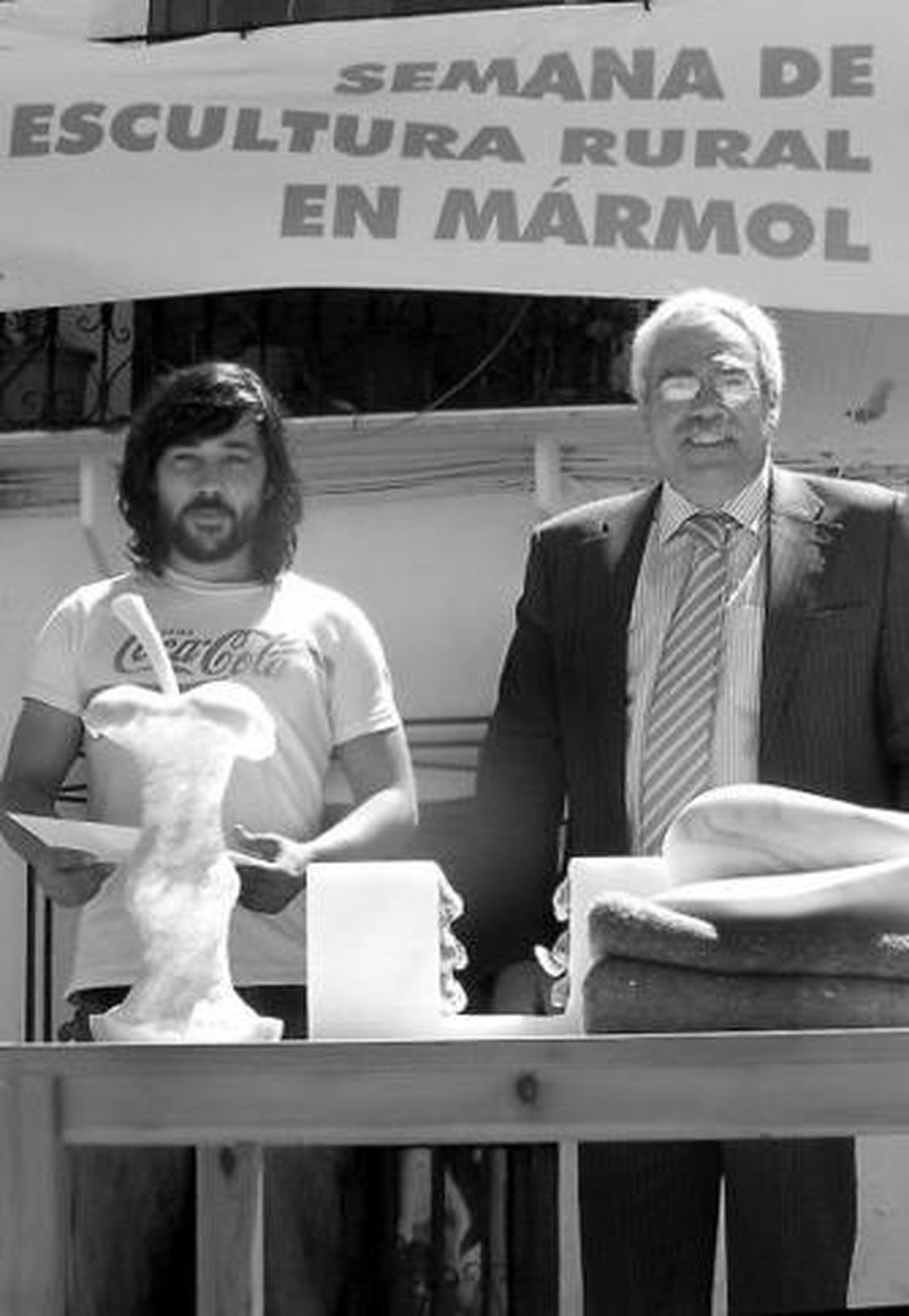 Daniel Martín Corona, recibiendo el galardón del primer premio.