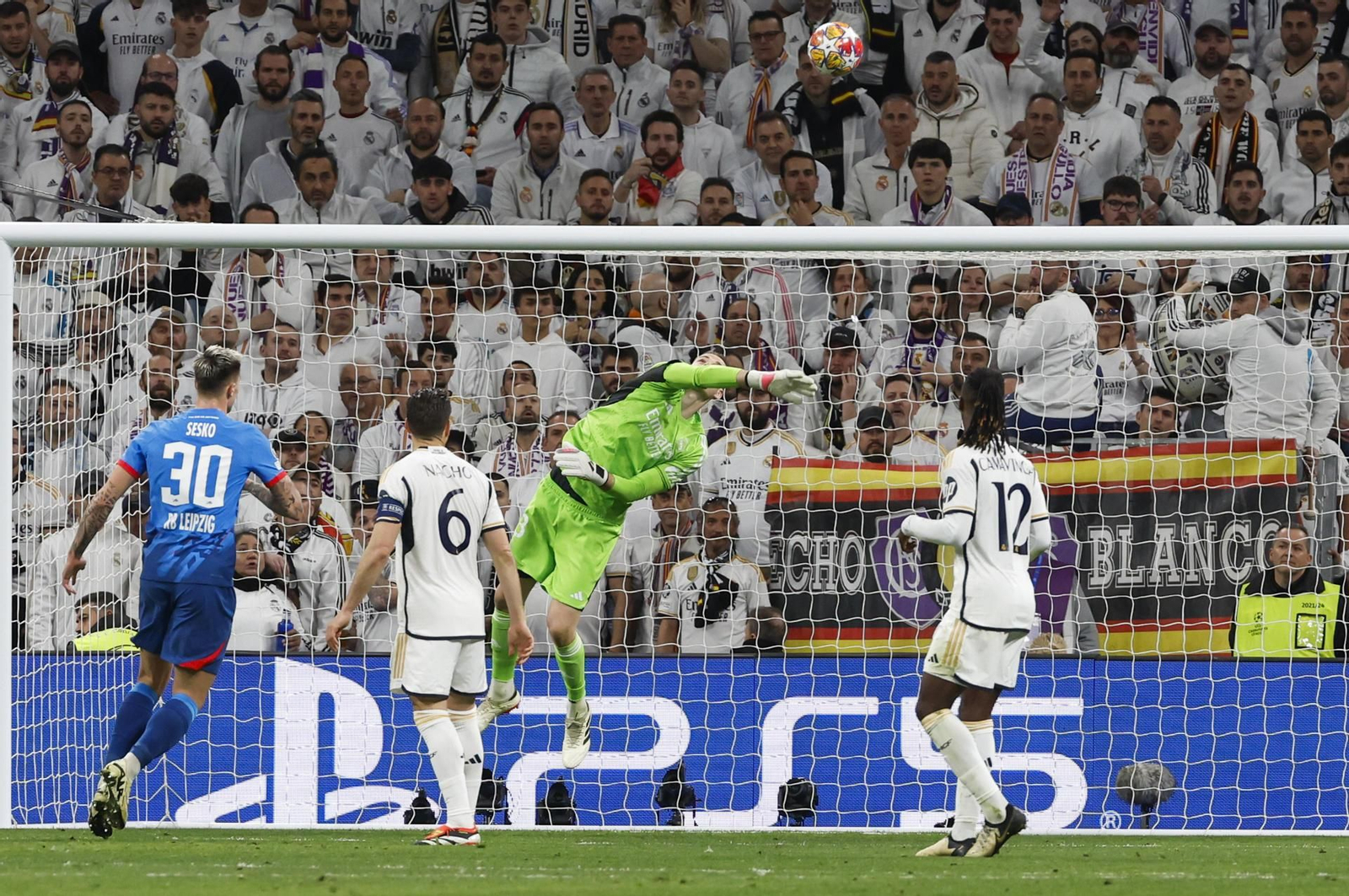 El Real Madrid sufre para estar en cuartos (1-1)