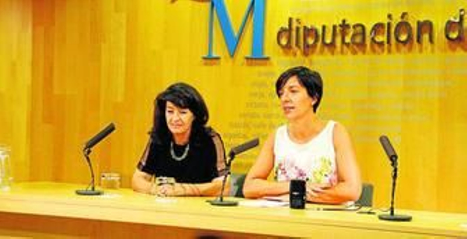 Lourdes Burgos informa sobre las nuevas asistencias económicas de los Servicios Sociales.