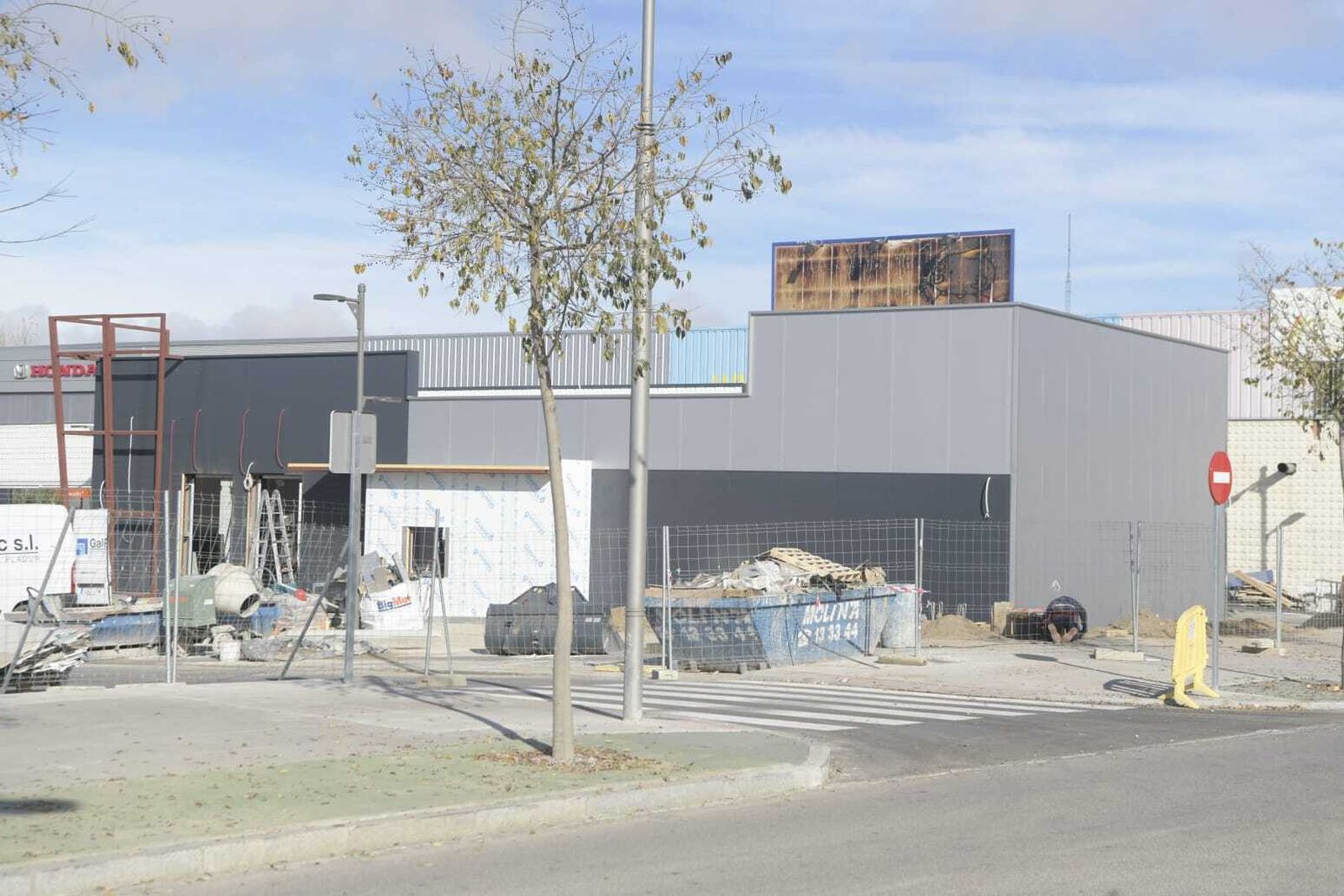 KFC prepara su establecimiento en Armilla.