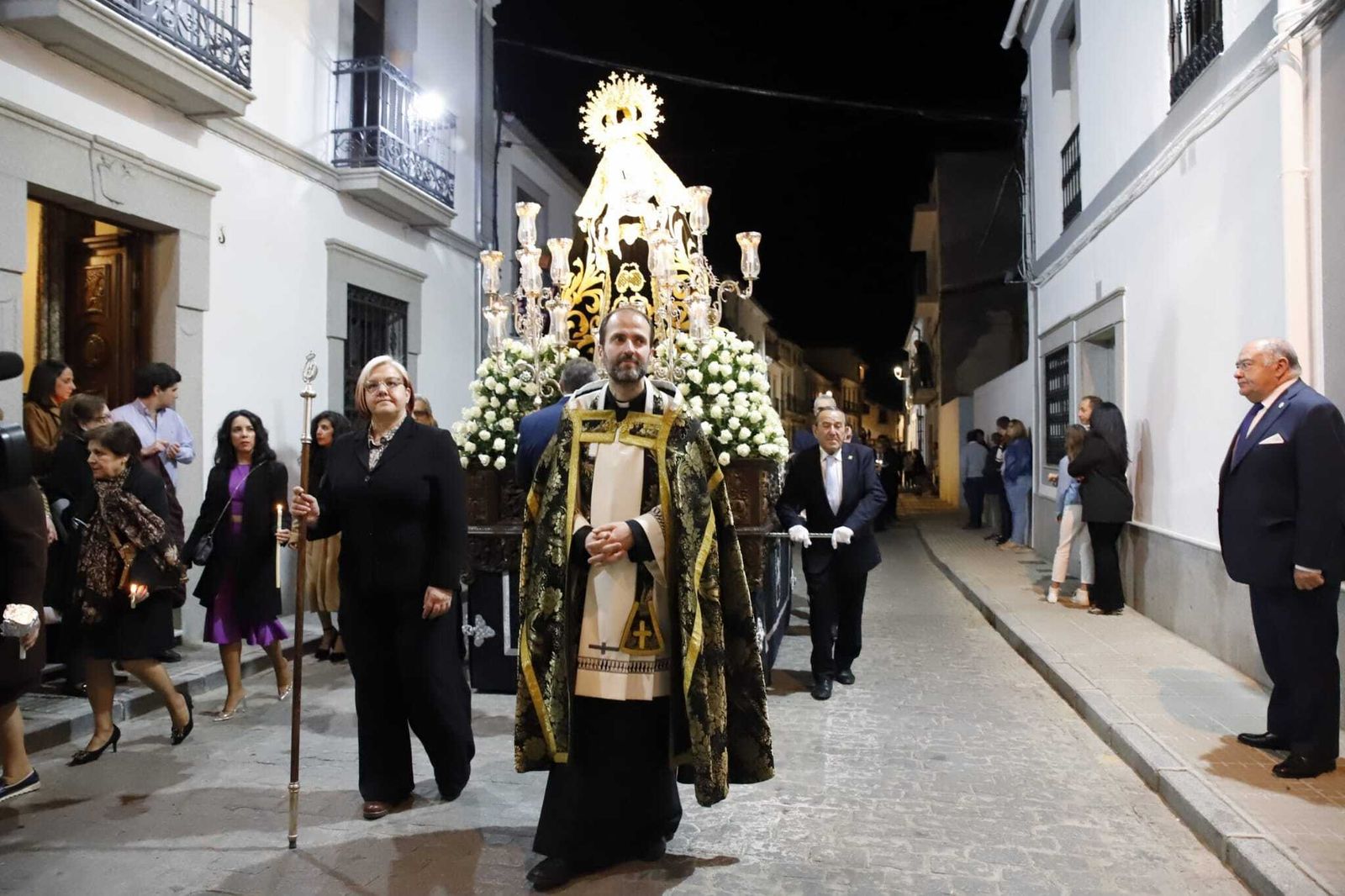 Viernes santo en Villanueva de Córdoba: la procesión de la Soledad en imágenes