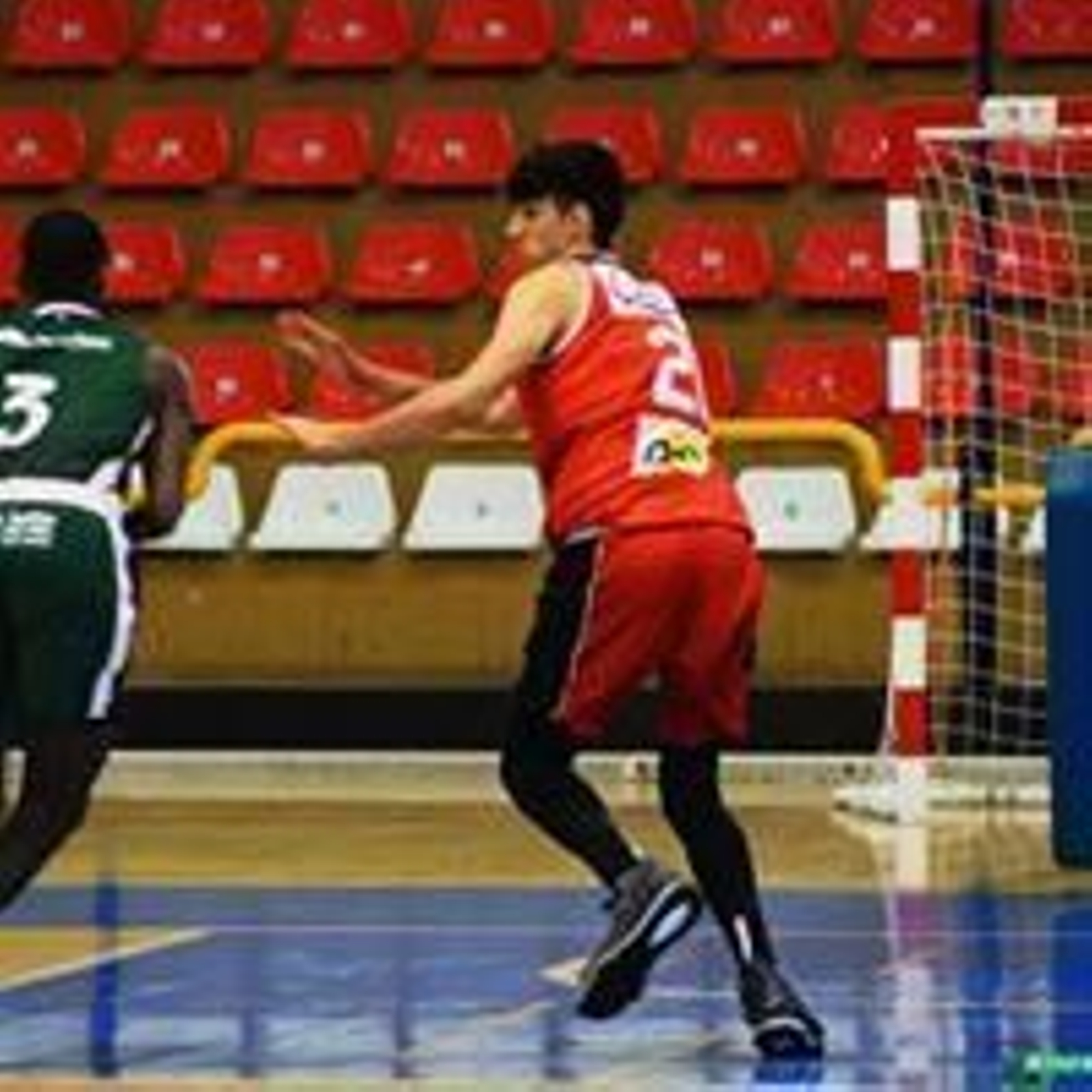 El junior brilla el Linares con Pablo Sánchez de MVP