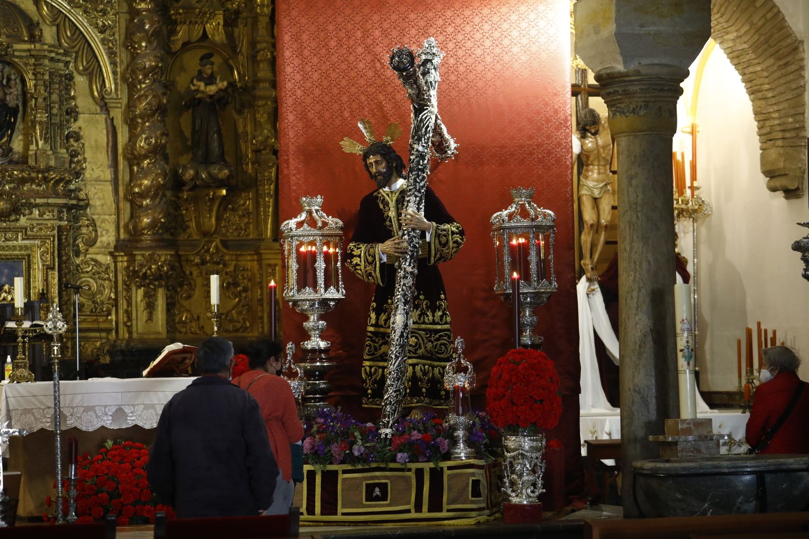 La archicofradía de la Vera-Cruz de Córdoba venera al Señor de los Reyes