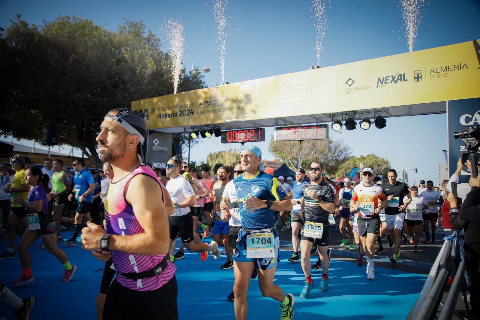 Imágenes de la salida de la Media maratón Ciudad de Almería