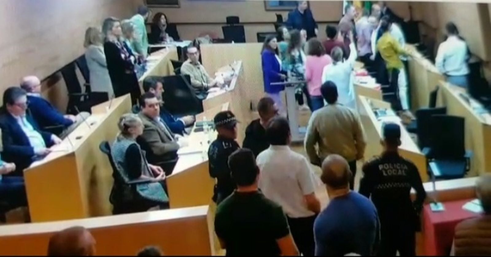 Una captura del vídeo de la tangana vivida en el pleno del miércoles.