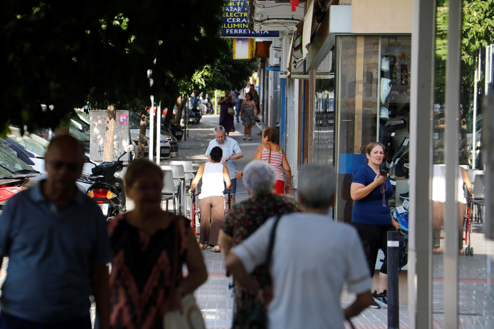 Un paseo por el barrio de Fátima una mañana de verano en Córdoba, en imágenes