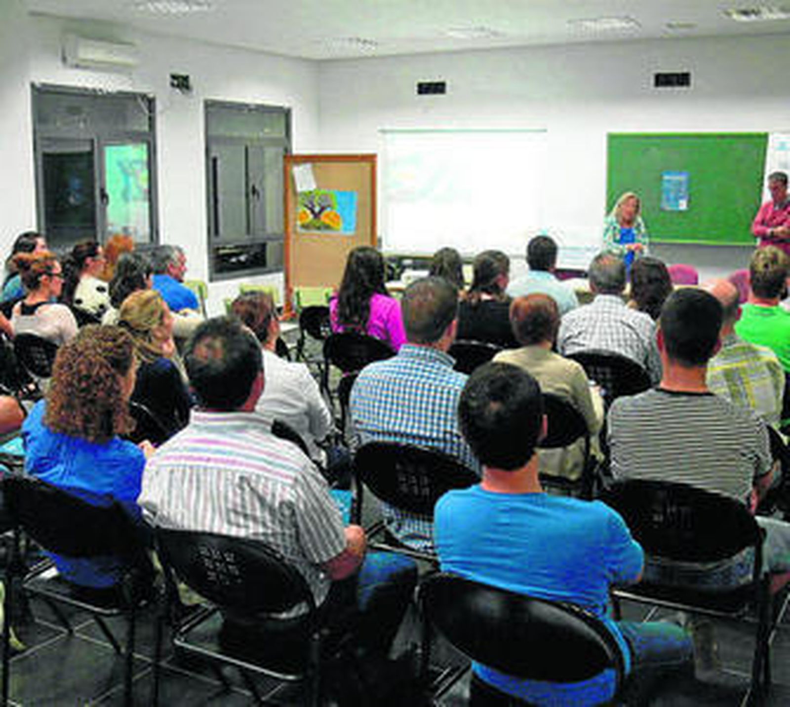 Momento de la sesión, en la que intervino la concejala María Elena Miras.